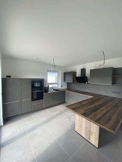 Now at an advantageous price: Modern country house incl. plot & fitted kitchen – Küche