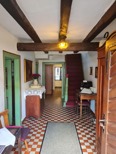 Historisches Fachwerk-Ensemble (Haupthaus + Nebengebäude + 2 Garagen) – Flur Gaststätte