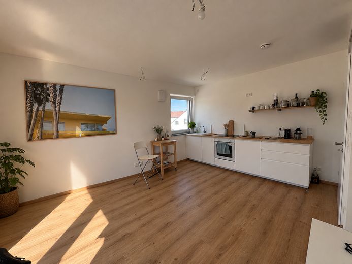 Luminoso appartamento moderno di 2,5 locali con balcone e finiture di pregio – Küche