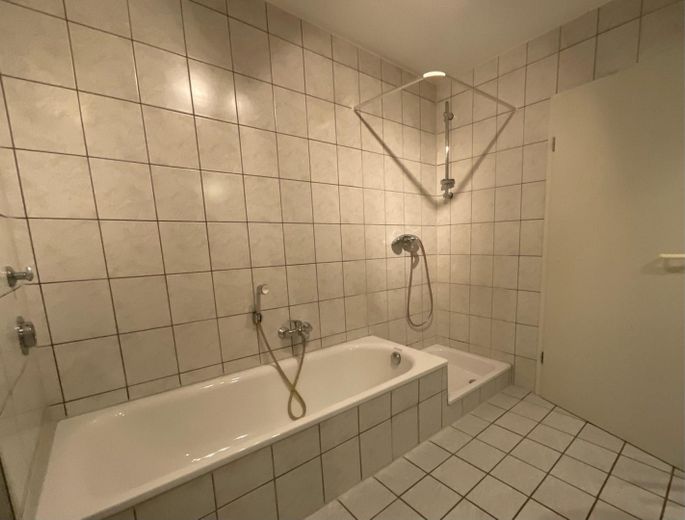 Gemütliche Dachgeschosswohnung in Mühlhausen zur Vermietung – Bad