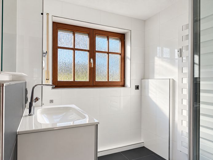 Wohnen auf zwei Ebenen – Maisonette mit hochwertiger Ausstattung und 3 Stellplätzen – Badezimmer