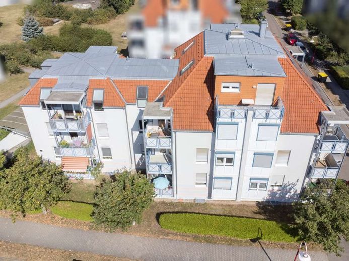 INVERSIÓN IDEAL | Apartamento de 2 habitaciones alquilado con balcón y plaza de aparcamiento en garaje subterráneo – Foto 1