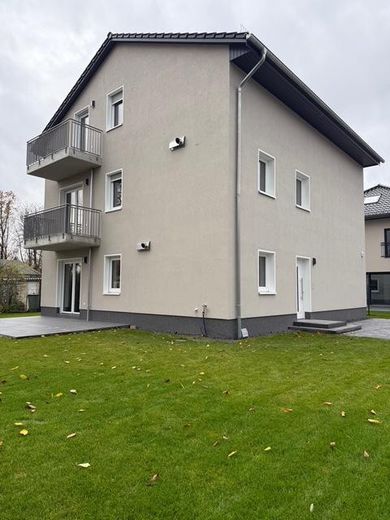 Appartamento di 3 locali, nuova costruzione, balcone, riscaldamento a pavimento, impianto di ventilazione, WE3 – Gartenseite + Eingang 