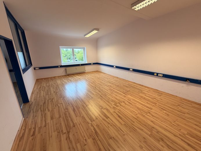 Flexible, helle Bürofläche nahe der Braunschweiger Innenstadt – Aufzug & Parkplätze – 07_Buero_mit_Tageslicht