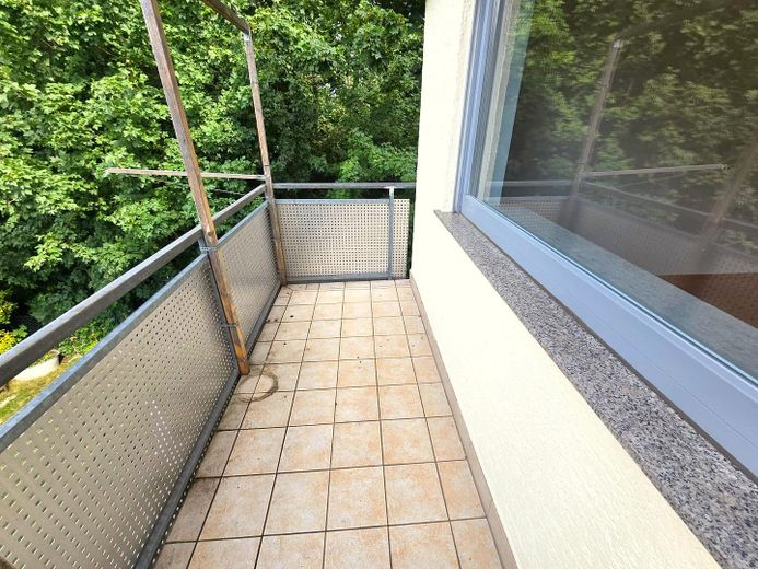 helle & ruhige 3-Zi Whg mit Blick ins Grüne – Balkon