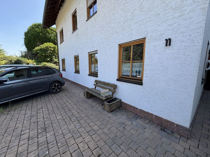 Versatile space wonder in a quiet prime location: your new home or a smart investment! – Parkplätze