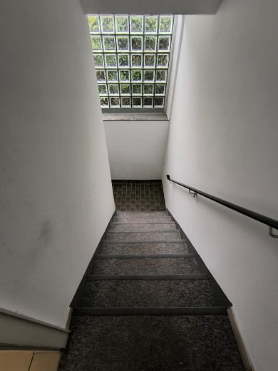 Provisionsfrei für Käufer | Familienhaus in Toplage | Bieterverfahren ab 389.000 € – Treppe zum Keller