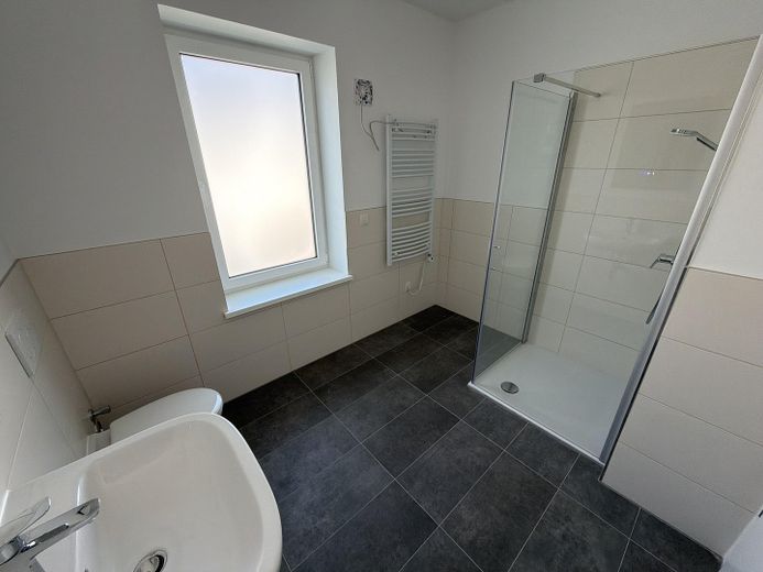 Nouveau projet haut de gamme : 3-4 pièces avec faibles charges (bâtiment KFW55) – Masterbad EG und OG 3un 4 Zim.