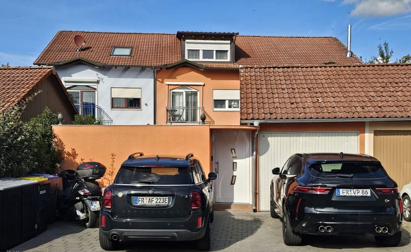 Stellplätze und Garage