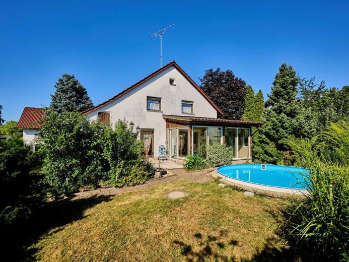 Familienglück auf 682 m² Grundstück in Aiterhofen: EFH mit viel Potenzial & moderner Heizung (2010) – Foto 1
