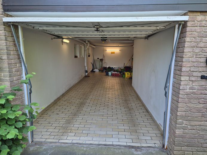 Maison d’architecte représentative dans un emplacement privilégié de Bad Nenndorf – Garage