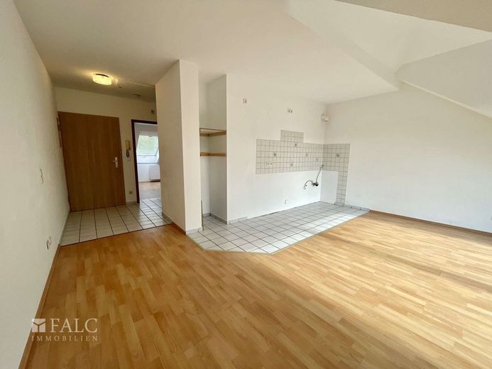 Attraktive 2 Zimmer Wohnung mit Parkplatz und Balkon – Küchenzeile