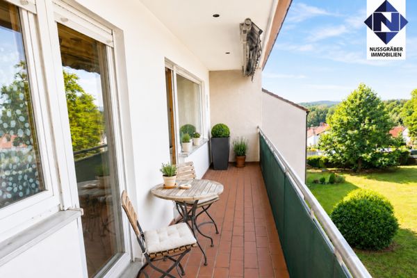 Vivere con vista panoramica – appartamento ben tenuto di 3,5 locali con due balconi e garage