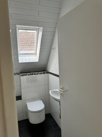 Bad mit Badewanne DG