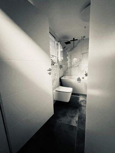 Wohnhaus mit mehreren möglichen Wohneinheiten und separatem Nebengebäude auf ca. 1110 m2 Grundstück – Foto 7