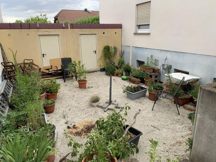 Sehr ruhige 3-Zimmer Wohnung mit Balkon & Gartenanteil – Gartenanteil (Zugang über Gara