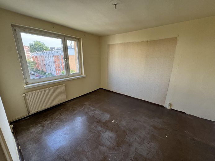 Wohnzimmer (unsanierte Wg.)