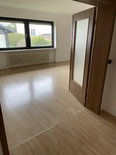 Helle 4 Zimmer-Wohnung mit Balkon in Mainburg – Eingang Wohnzimmer