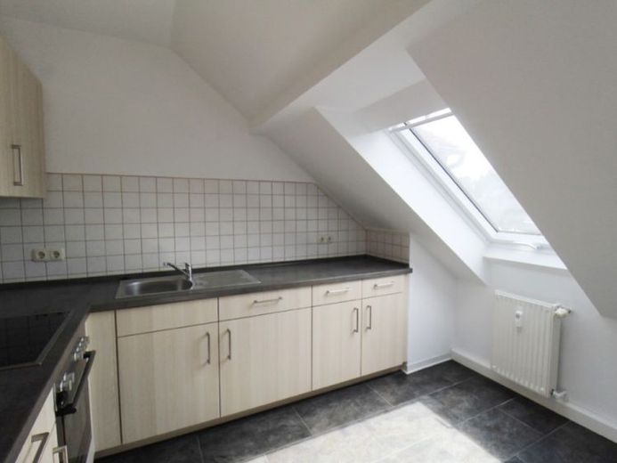 *** top renovierte, gemütliche DG-Wohnung mit EBK *** – Foto 1