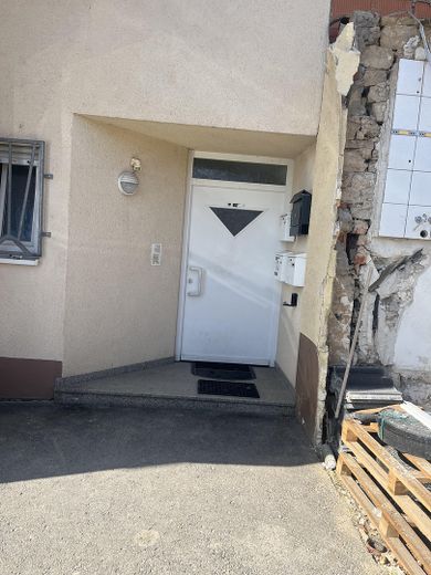 Luminoso appartamento mansardato di 3,5 locali con collegamento ottimale alla linea SNH – Foto 2