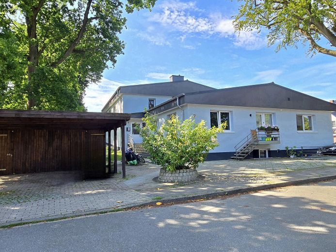 Mehrfamilienhaus 9 Wohnungen voll vermietet in Malente – Nord Ansicht/2 Carports
