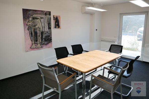 Працюйте в привабливому житлово-комерційному парку на березі озера Аммерзе