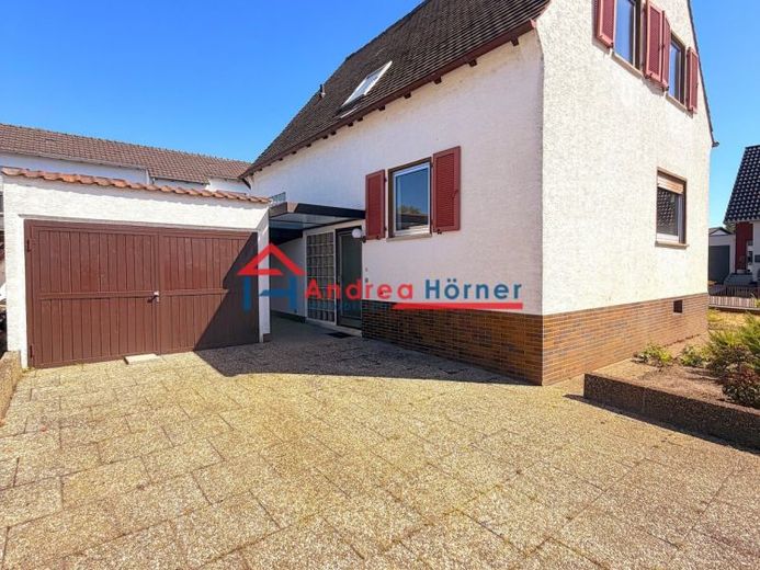 Freistehendes Einfamilienhaus auf einem Eck-Grundstück in Lambsheim – Foto 1