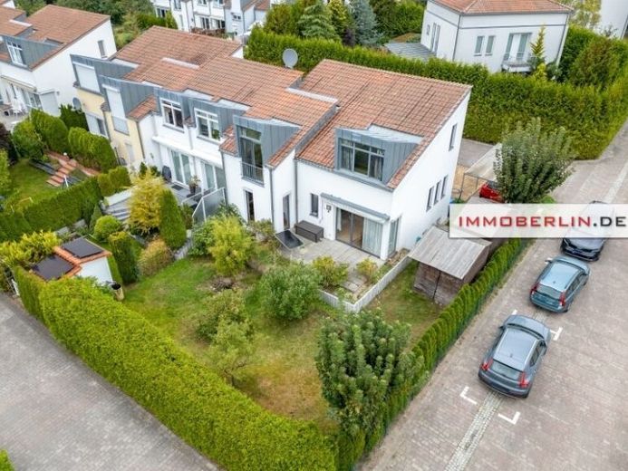 IMMOBERLIN.DE - Екстравагантний кутовий таунхаус із південним садом у берлінському передмісті – Фотографія 1