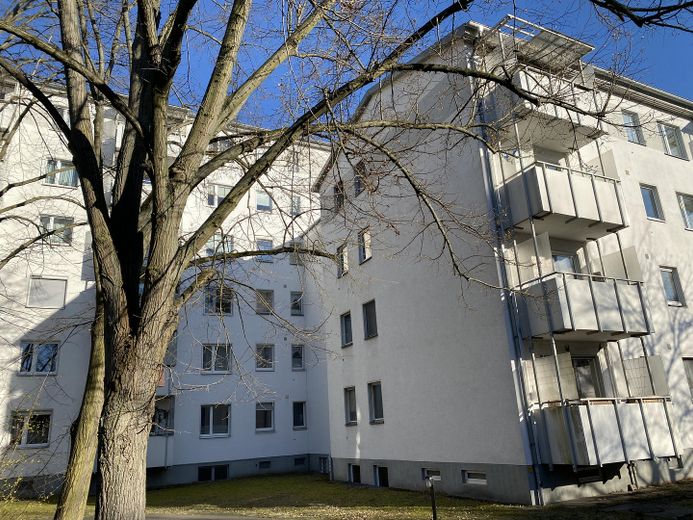 Hausansicht mit Wohnung 2. OG