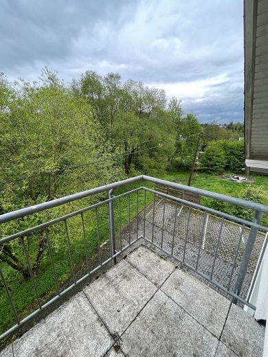 Freundliche 3-Zimmer-Dachgeschosswohnung mit Balkon und Stellplatz – Blick vom Balkon