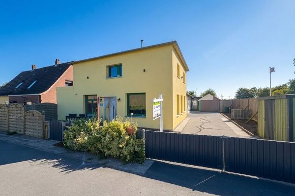 Wohnen und Arbeiten unter einem Dach – vielseitige Immobilie mit großem Grundstück in Kronprinzenkoog