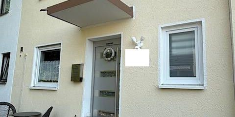 Gepflegtes Reihenmittelhaus mit Balkon, Terrasse und kleinem Garten