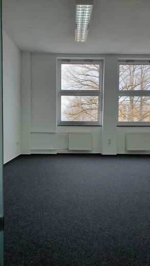 Top Büroflächen mit vielen Möglichkeiten, EUR 15,- bis 17,- pro qm warm – Büro groß