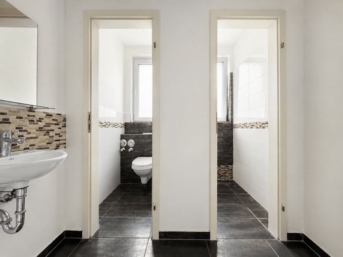 Nowoczesna powierzchnia biurowa / gabinetowa o powierzchni 91 m², 4 pokoje z kuchnią i łazienką w Glinde – Badezimmer
