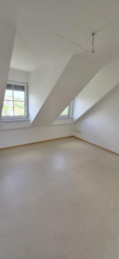 Einziehen & genießen: Provisionsfreie DHH am Moniberg mit traumhaftem Fernblick, Sauna & 3 Terrassen – Kinderzimmer