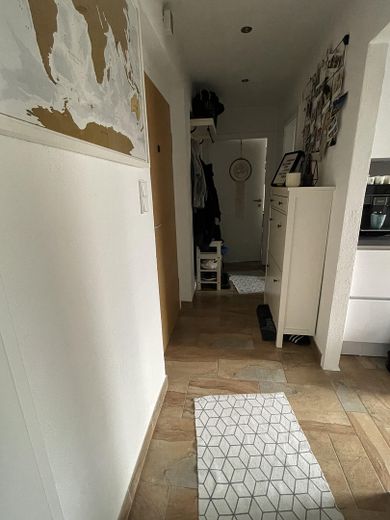 Attraktive 3-Zimmer Wohnung mit Balkon in zentraler Lage – Flur