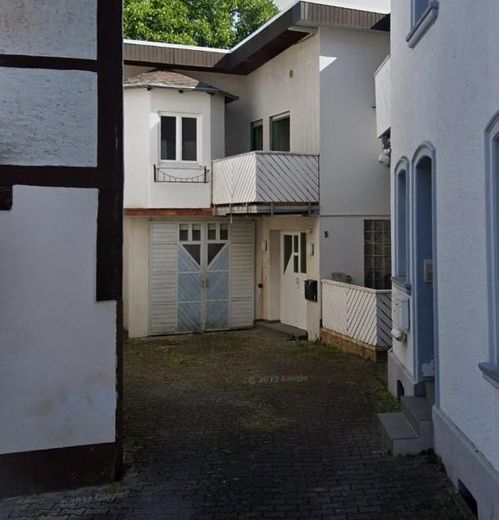 Saniertes 4,5-Zimmer-Reiheneckhaus in ruhiger Hinterhauslage in der Altstadt – Hausansicht Eingang