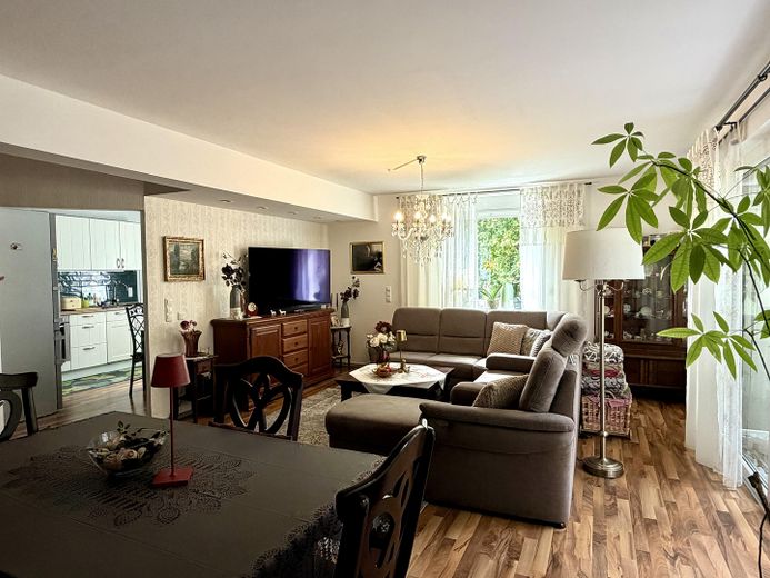 100m² Wohnung mit Fußbodenheizung, Klimaanlage, Balkon, 2 PKW Stellplätze – Foto 8