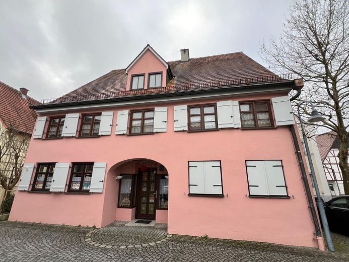 Dreifamilienhaus – Attraktive Kapitalanlage mit stabilen Mieteinnahmen – Foto 1