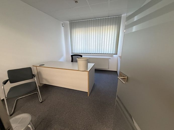 Gewerbeimobilie mit Büro- und Hallenflächen kurzfristig verfügbar – IMG_0197