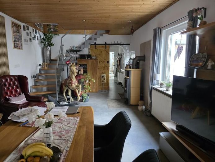 Modern saniertes Zweifamilienhaus auf großen Grundstück mit Pool und Garage – Bild 5