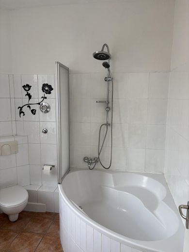 Duschbad mit Eckwanne