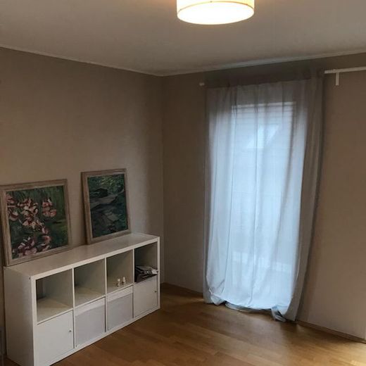 Wohnzimmer mit Parkett,