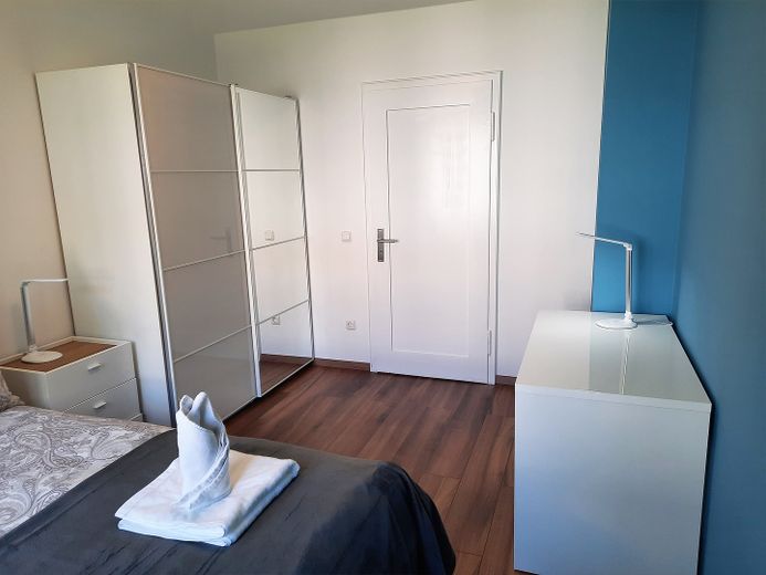 Möblierte Wohlfühloase in Augsburg-Göggingen – Perfekt als Ferienwohnung – 2. Schlafzimmer Schreibtisch