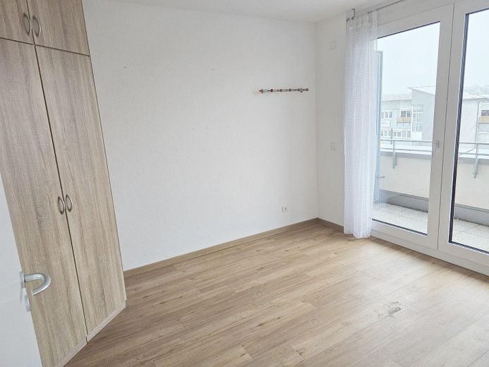2 odalı - Tamm'de engelsiz erişimli, ankastre mutfaklı ve çok büyük balkonlu yaşlılar dairesi – Fotoğraf 3