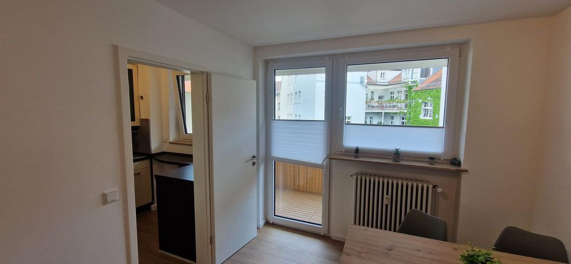 Möblierte 2,5-Zimmer-Wohnung mit Balkon nahe Wöhrder Wiese – Blick auf den Balkon 