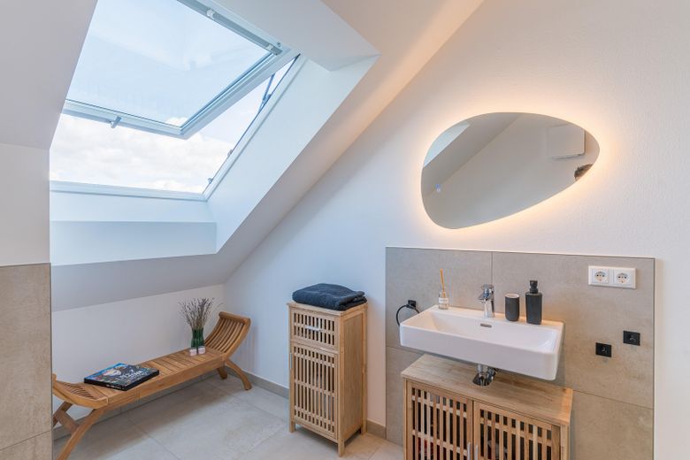 Langenbach | Nuovo bilocale mansardato con cucina BORA e ampio balcone soleggiato – Badezimmer