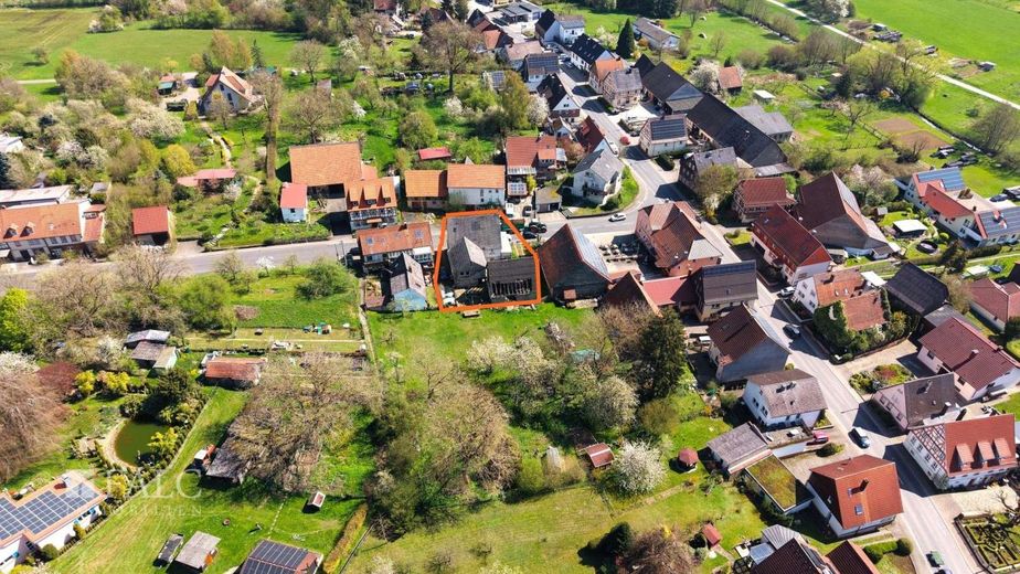 Handwerker aufgepasst: Einfamilienhaus mit großem Potenzial - FALC Immobilien – Von oben!