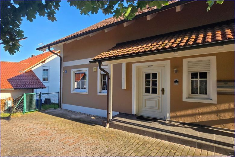 RESERVIERT 
Große Doppelhaushälfte mit ELW und/oder Büro in Kößlarn - Bäderdreieck – ICC - Immobilien Competence Center - Doppelhaushälfte in Kößlarn