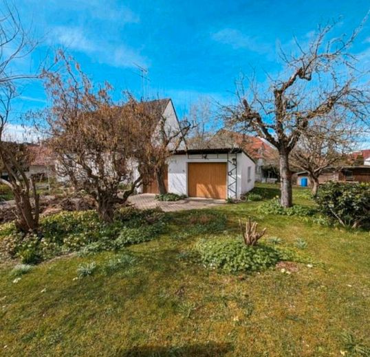 Casa idilliaca con 2 appartamenti completi, 2 bagni e 2 cucine su un terreno da sogno di 1.000 m² – Foto 1
